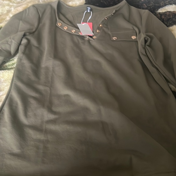 Top - Picture 1 of 2